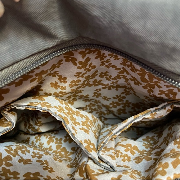 Travelon Grey Water Resistant Womens Crossbody Bag with Adjustable Strap EUC - Picture 10 of 13